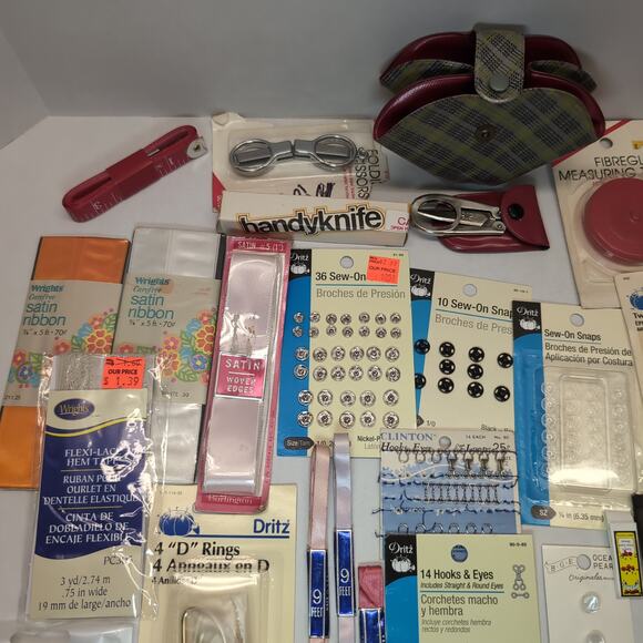 Vintage Sewing Notions Lot Zipper Button Needle Snap Pin Scissors - Picture 7 of 13